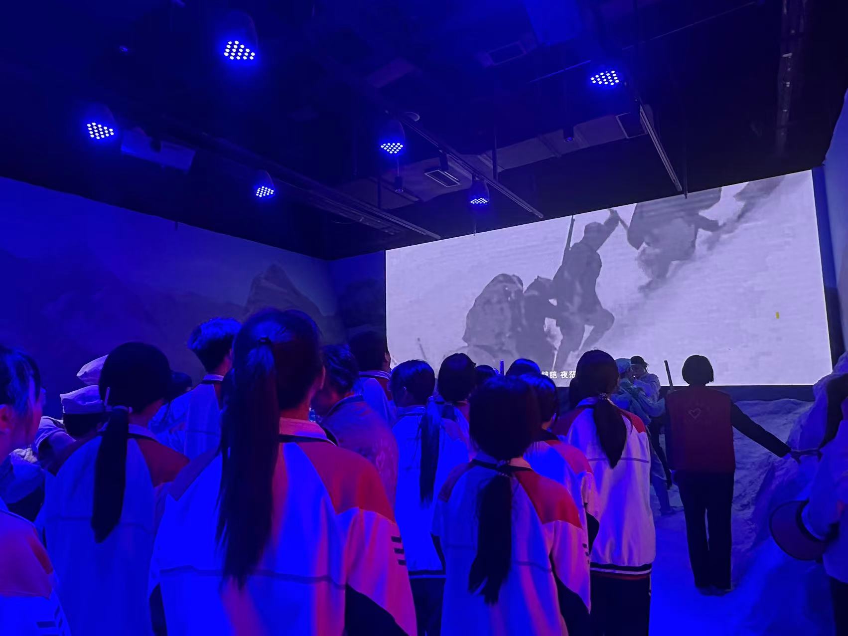 沉浸式观影.jpg
